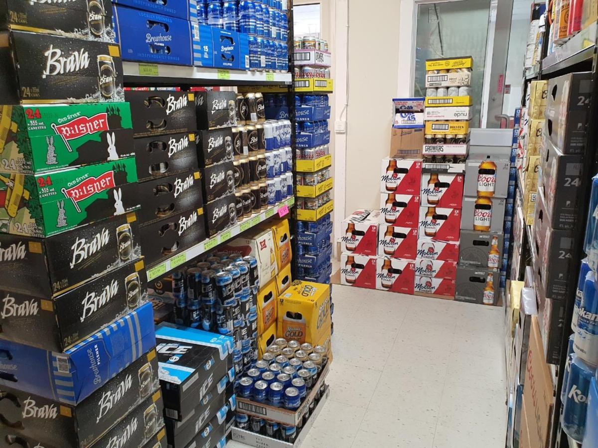 Sundre Motor Inn מראה חיצוני תמונה